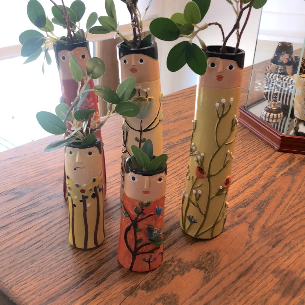 Adorable set of mini family vases! Includes artificial foliage. 5” and 8” tall